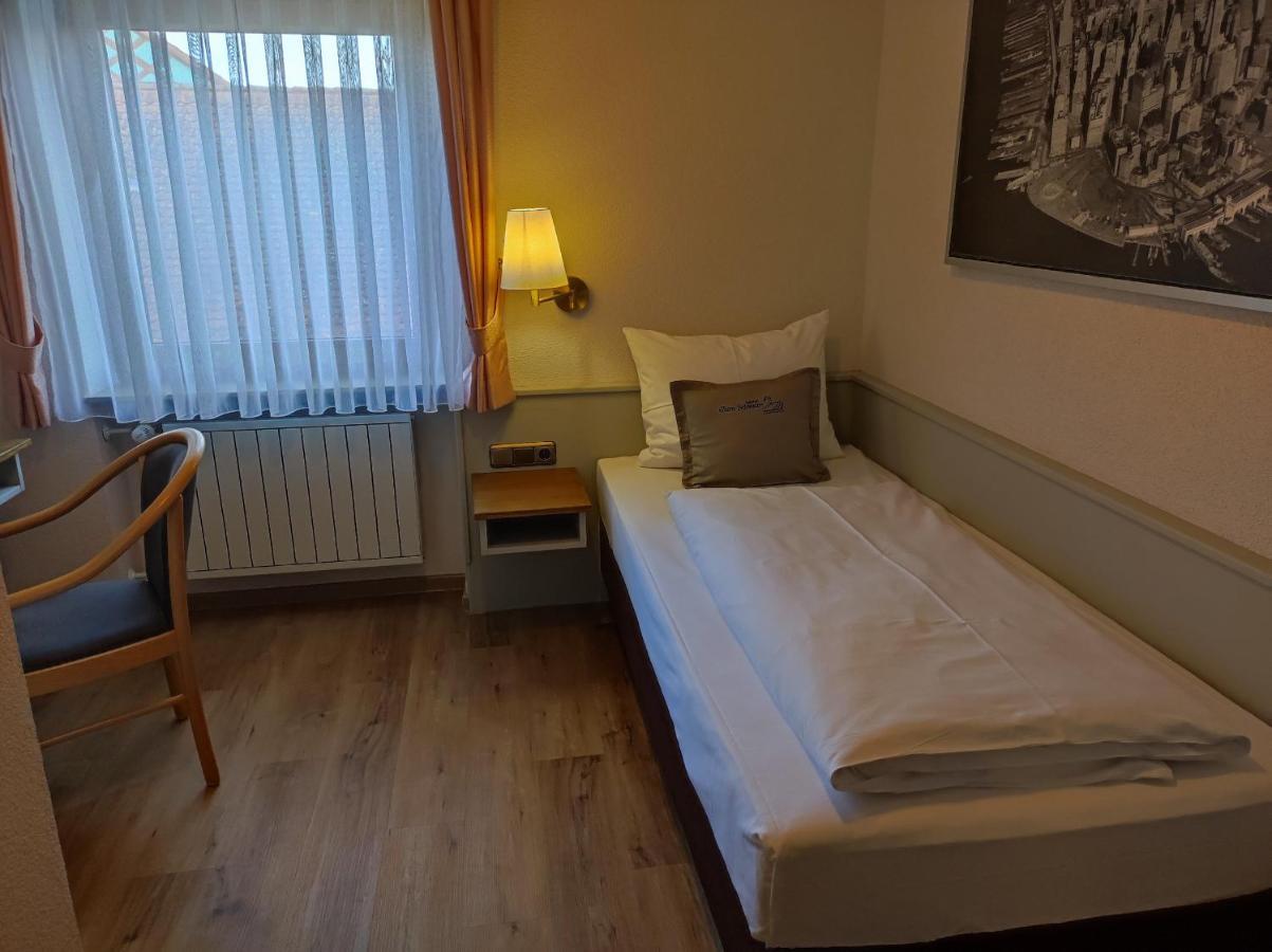 Hotel Gasthof Zum Schwan Steinsfeld Bagian luar foto