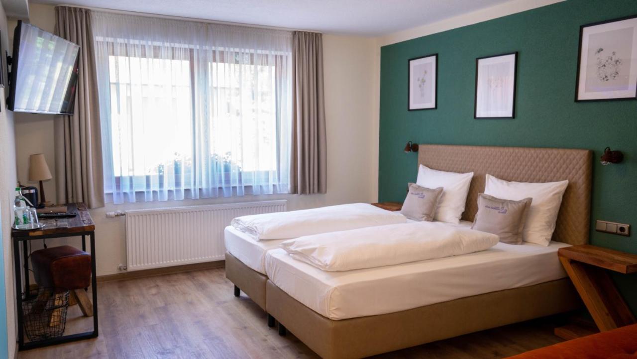 Hotel Gasthof Zum Schwan Steinsfeld Bagian luar foto