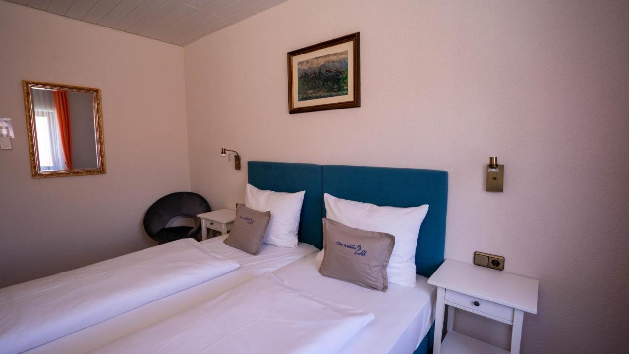 Hotel Gasthof Zum Schwan Steinsfeld Bagian luar foto