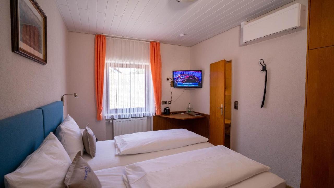 Hotel Gasthof Zum Schwan Steinsfeld Bagian luar foto