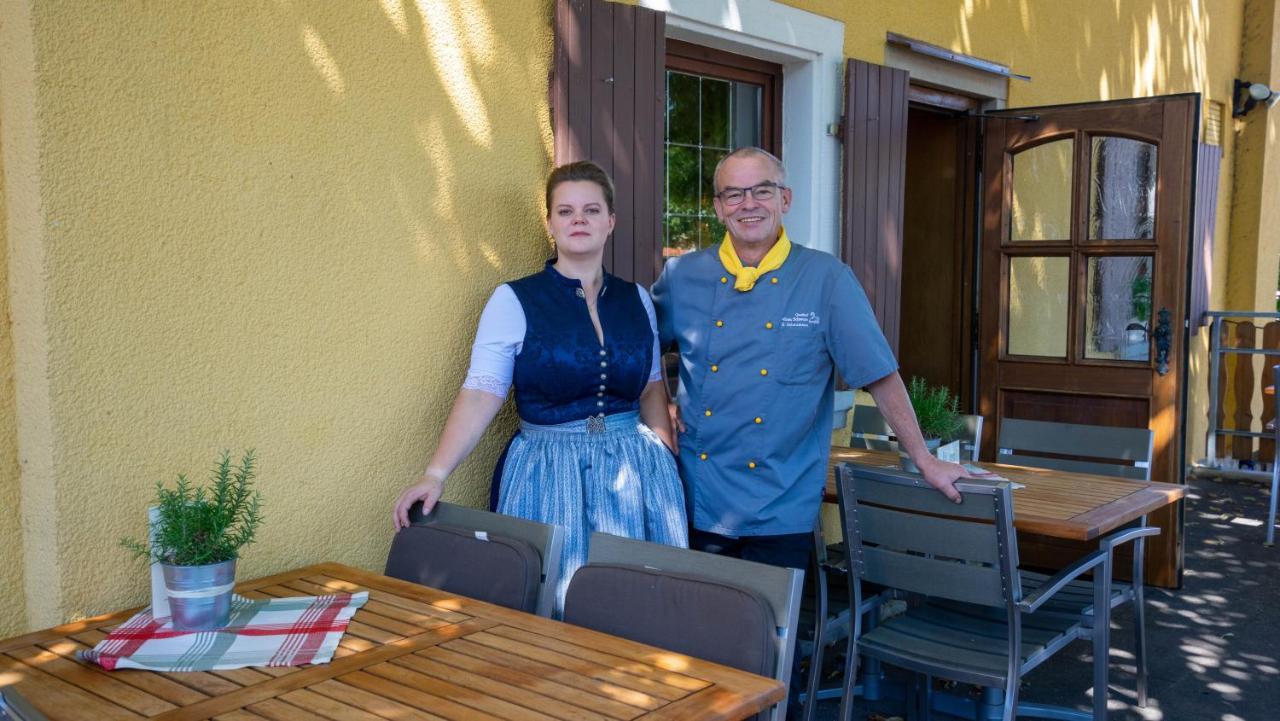 Hotel Gasthof Zum Schwan Steinsfeld Bagian luar foto