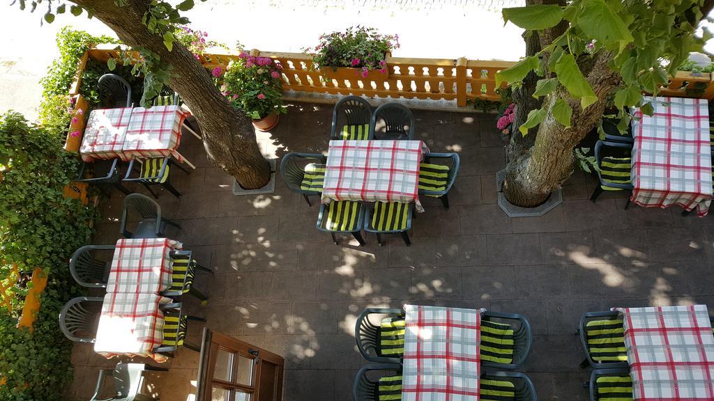 Hotel Gasthof Zum Schwan Steinsfeld Bagian luar foto