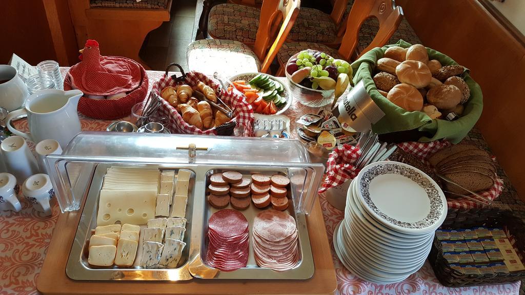 Hotel Gasthof Zum Schwan Steinsfeld Bagian luar foto