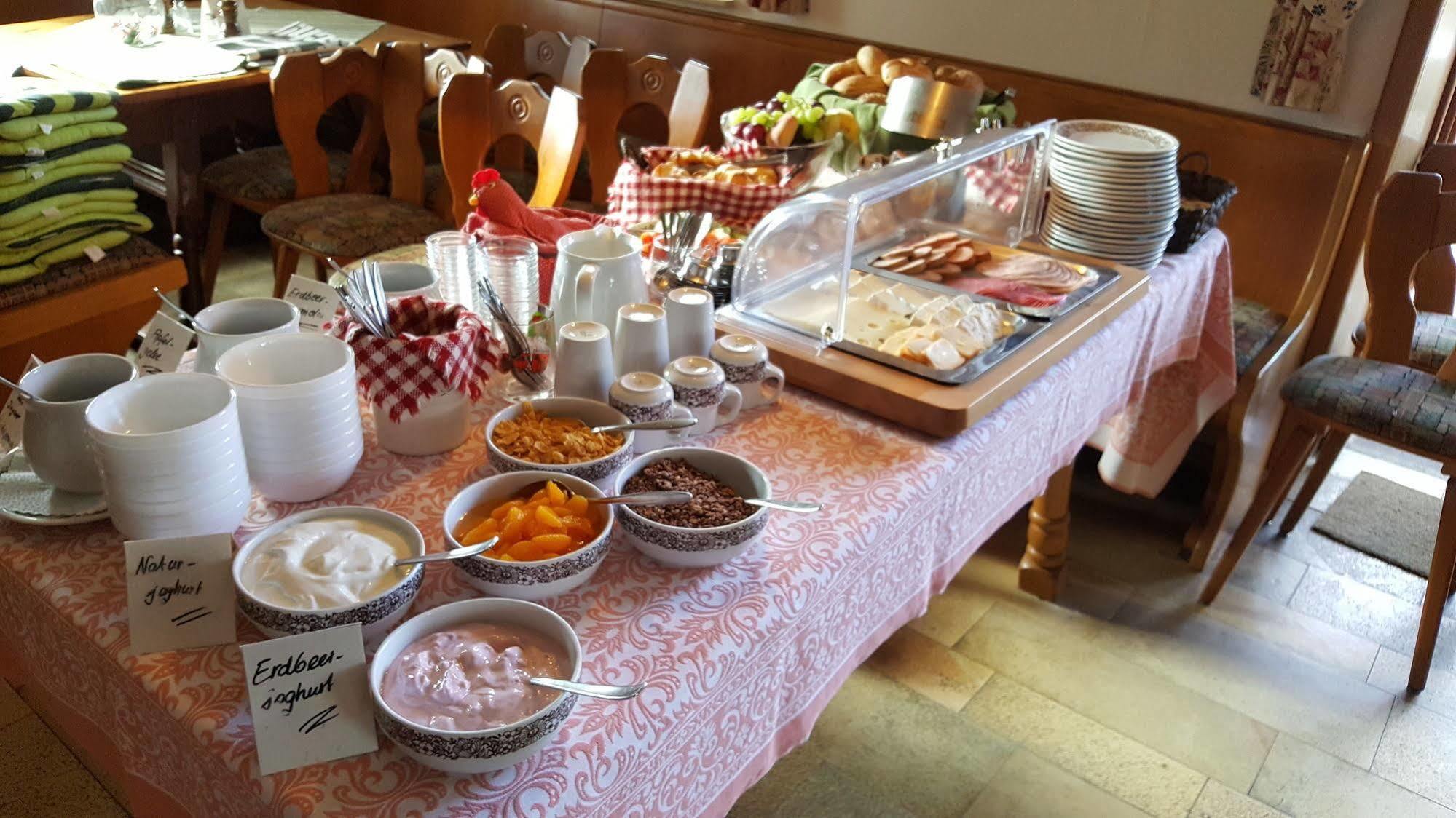 Hotel Gasthof Zum Schwan Steinsfeld Bagian luar foto