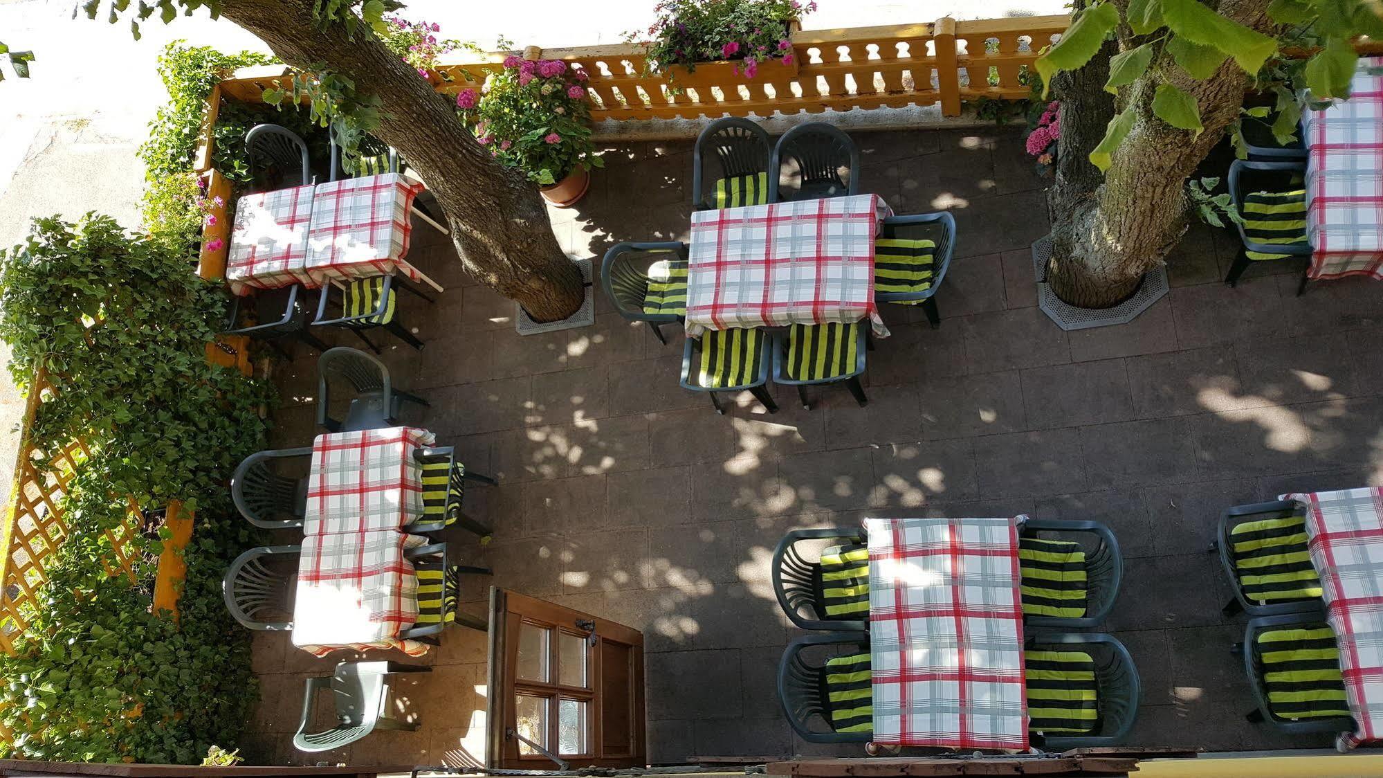 Hotel Gasthof Zum Schwan Steinsfeld Bagian luar foto