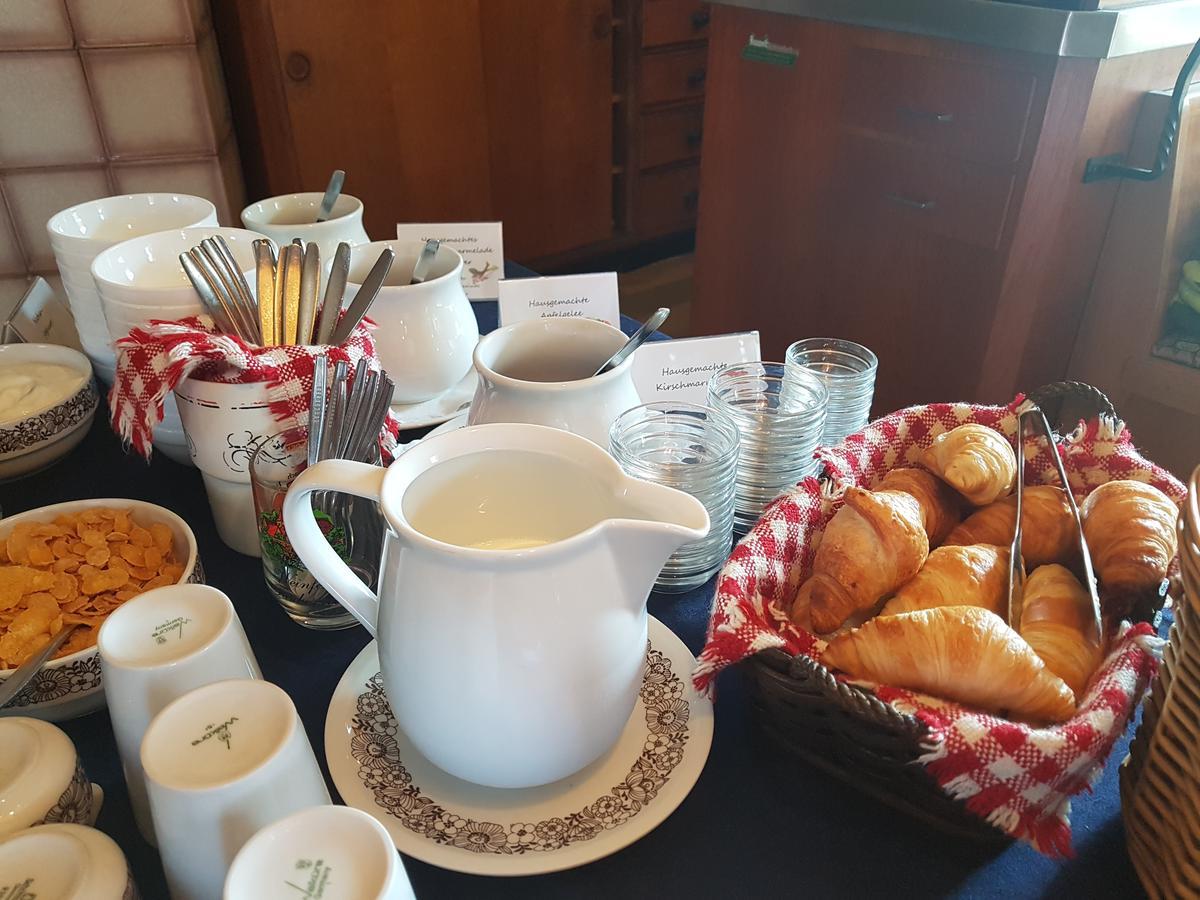 Hotel Gasthof Zum Schwan Steinsfeld Bagian luar foto