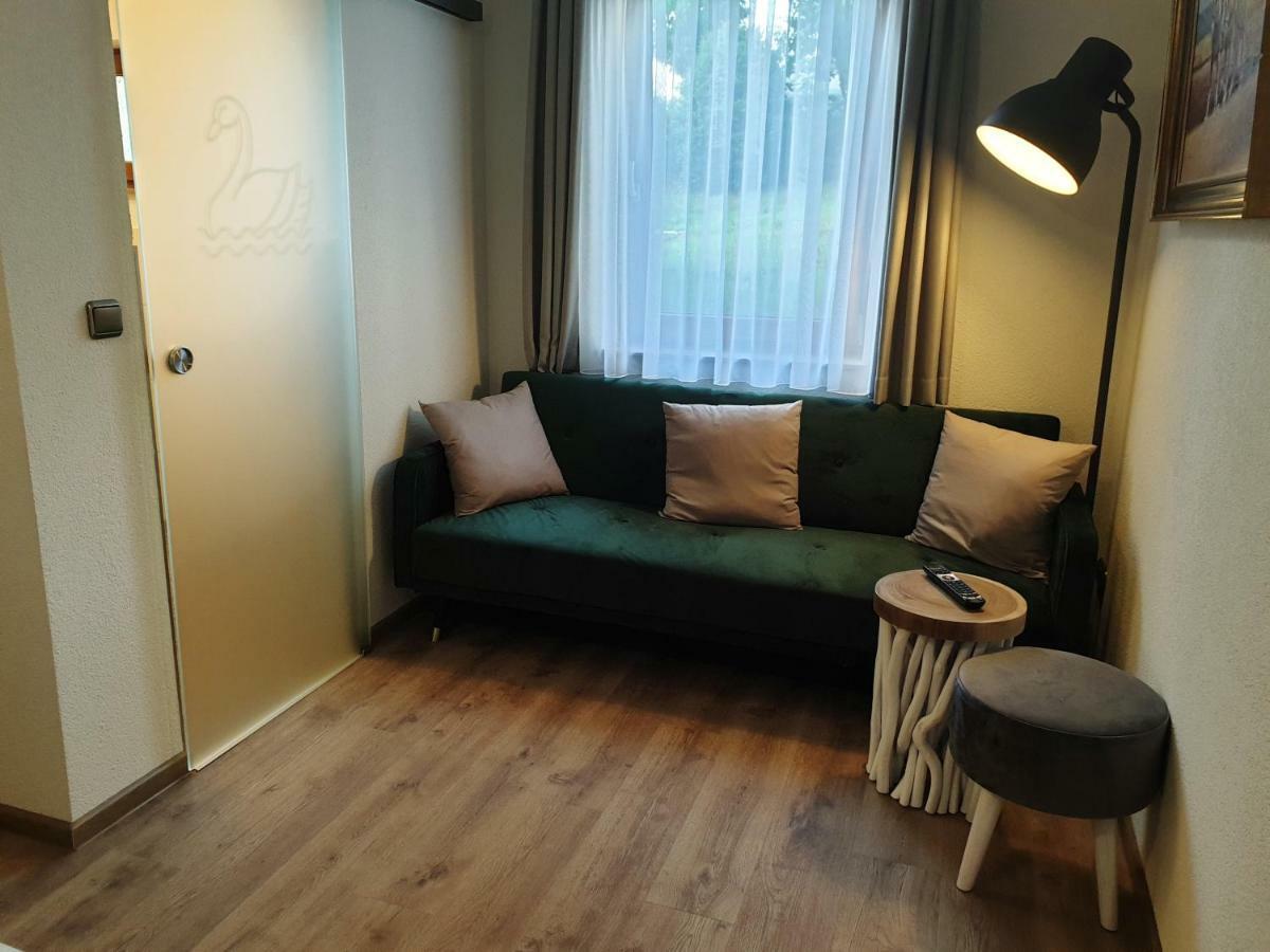 Hotel Gasthof Zum Schwan Steinsfeld Bagian luar foto