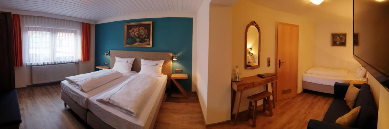Hotel Gasthof Zum Schwan Steinsfeld Bagian luar foto