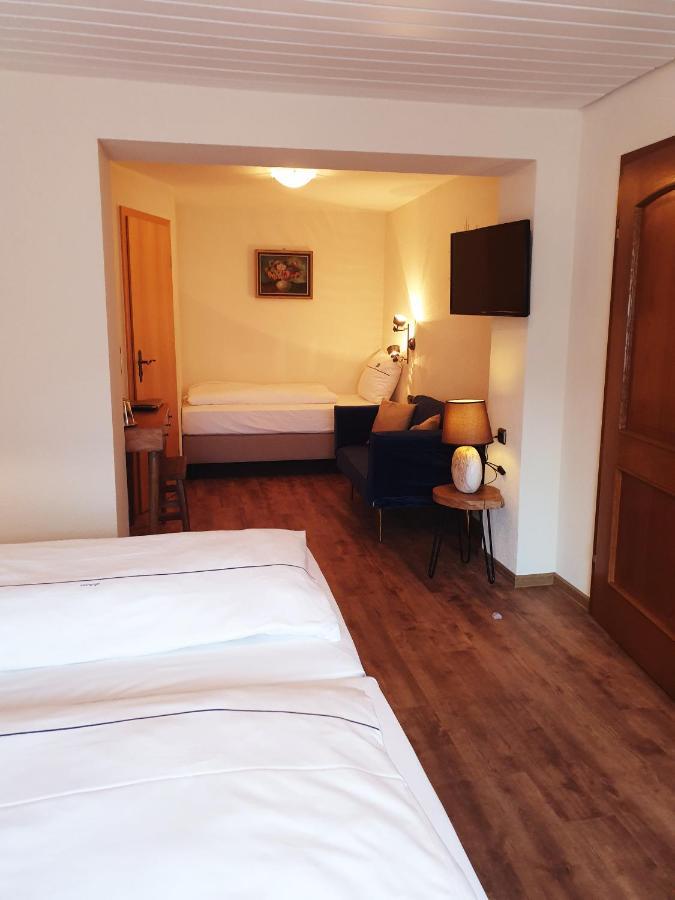Hotel Gasthof Zum Schwan Steinsfeld Bagian luar foto