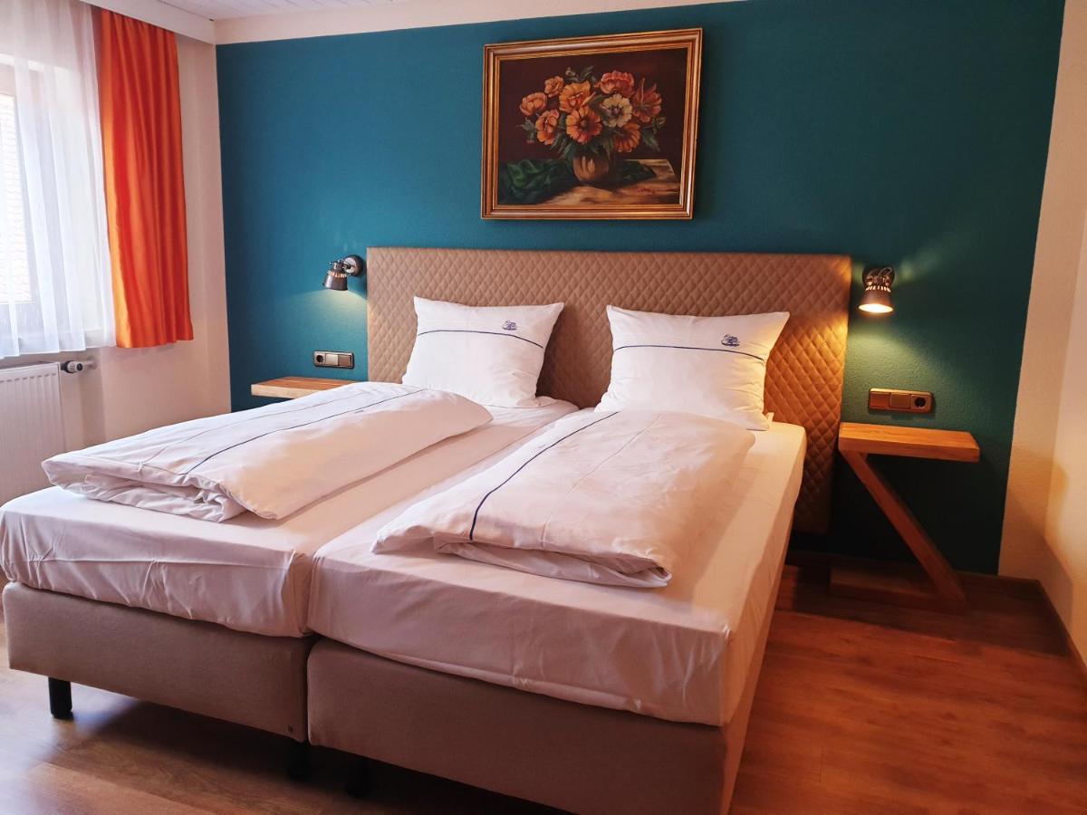 Hotel Gasthof Zum Schwan Steinsfeld Bagian luar foto