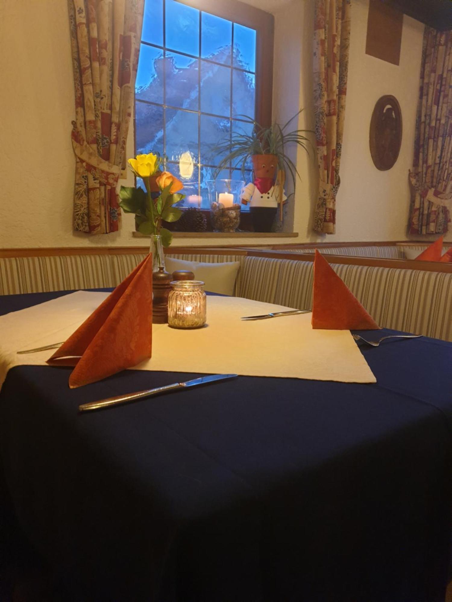 Hotel Gasthof Zum Schwan Steinsfeld Bagian luar foto