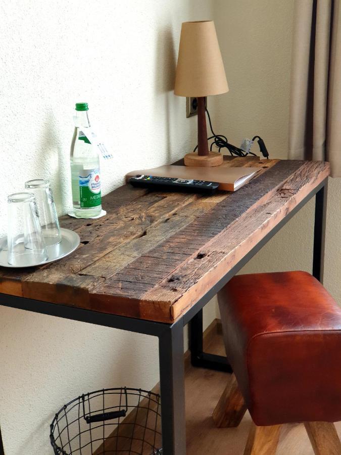 Hotel Gasthof Zum Schwan Steinsfeld Bagian luar foto
