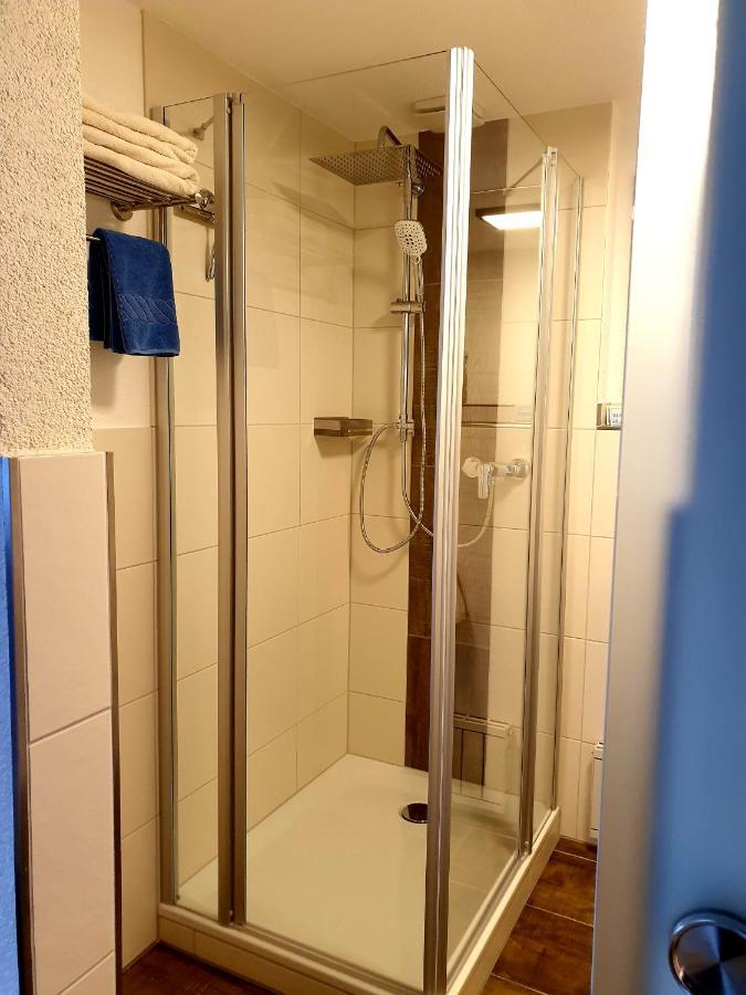 Hotel Gasthof Zum Schwan Steinsfeld Bagian luar foto