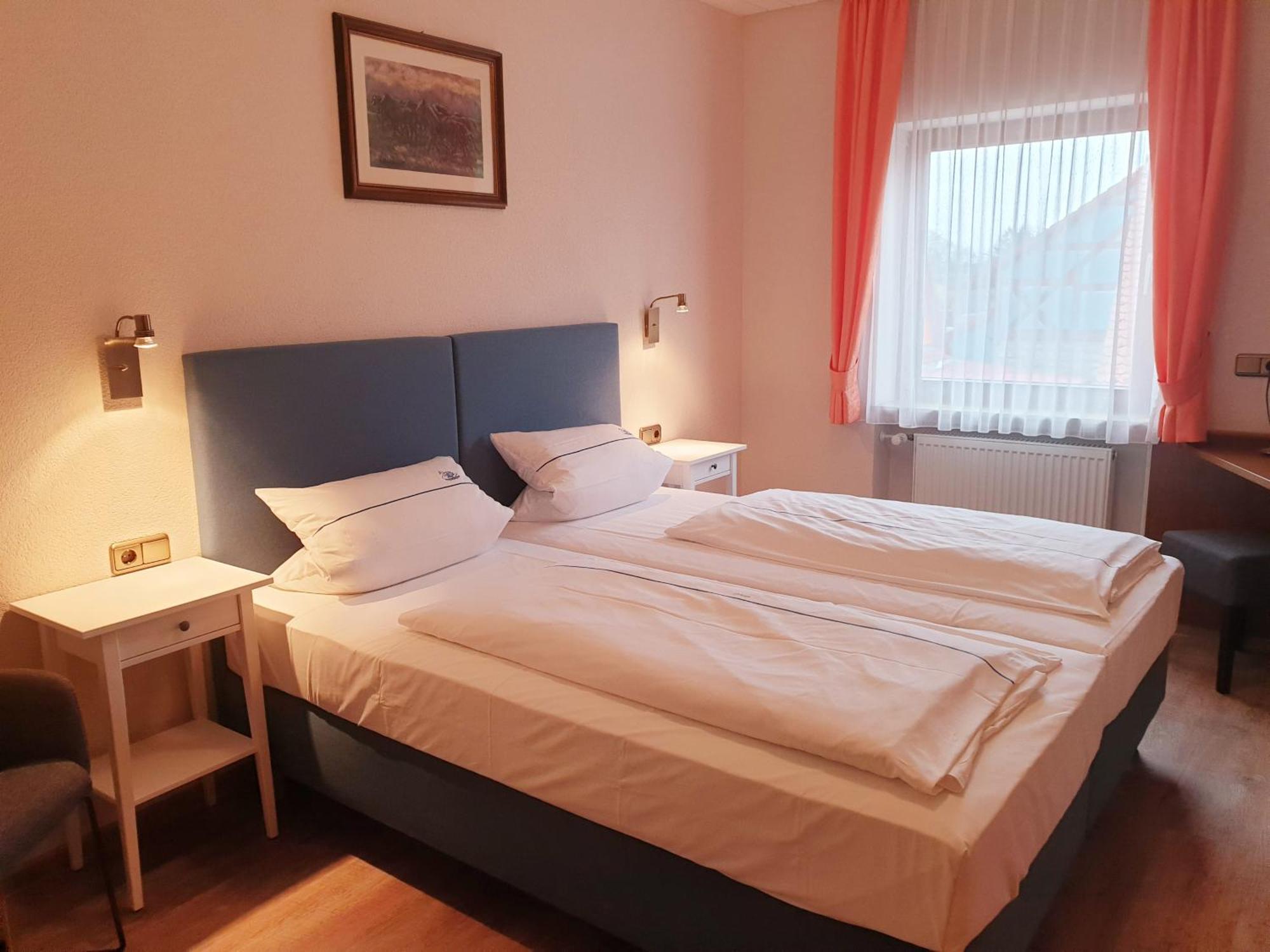 Hotel Gasthof Zum Schwan Steinsfeld Bagian luar foto