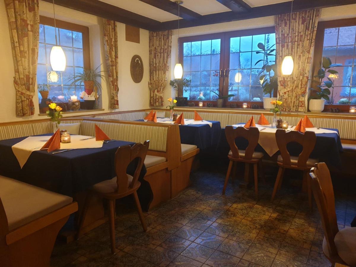Hotel Gasthof Zum Schwan Steinsfeld Bagian luar foto