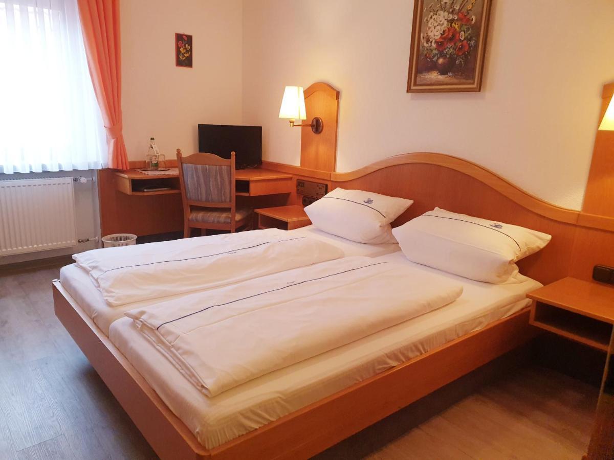 Hotel Gasthof Zum Schwan Steinsfeld Bagian luar foto
