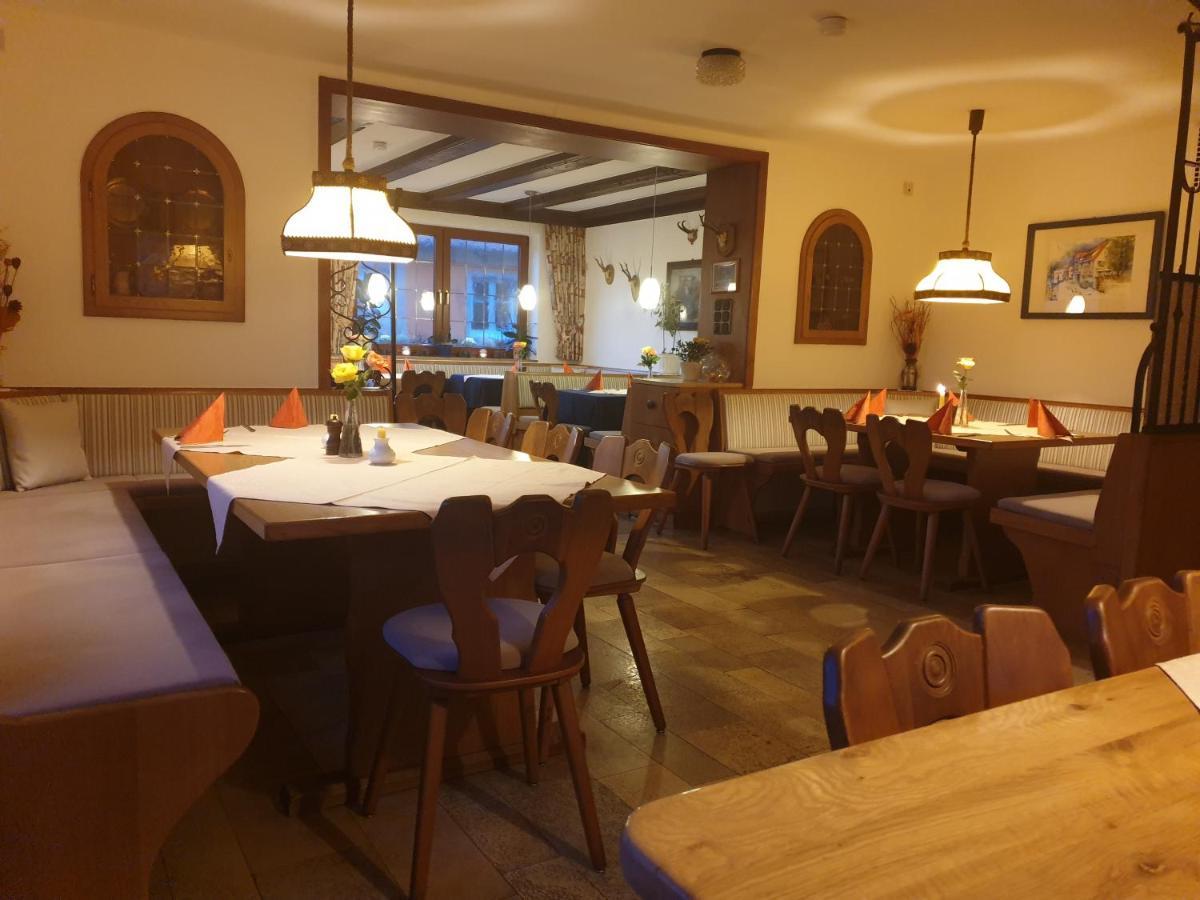 Hotel Gasthof Zum Schwan Steinsfeld Bagian luar foto